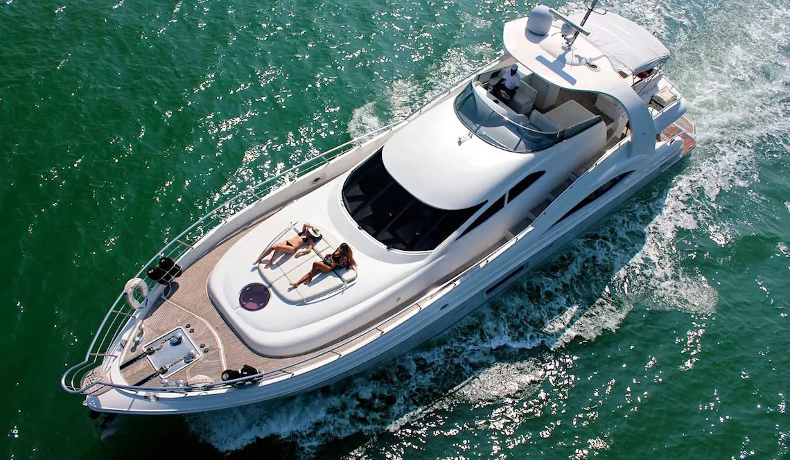 Private yacht cruise